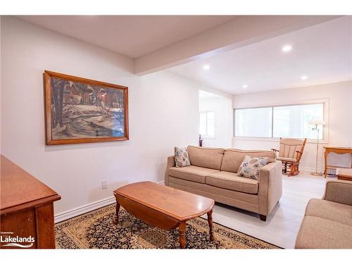 42 Parent Rd, Tiny, ON - Indoor Photo Showing Living Room