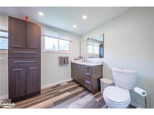 42 Parent Rd, Tiny, ON - Indoor Photo Showing Bathroom