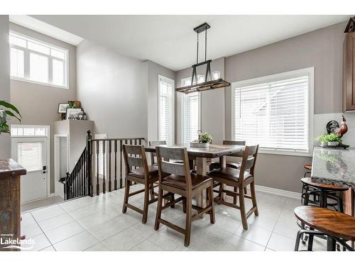 19 Falvo Street, Wasaga Beach, ON - Indoor Photo Showing Dining Room