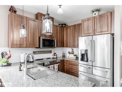 19 Falvo Street, Wasaga Beach, ON - Indoor Photo Showing Kitchen With Upgraded Kitchen