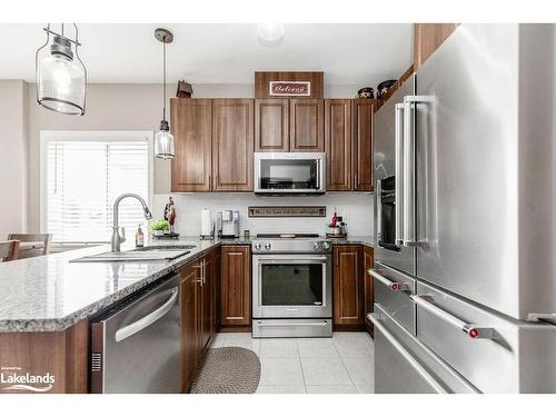 19 Falvo Street, Wasaga Beach, ON - Indoor Photo Showing Kitchen With Upgraded Kitchen