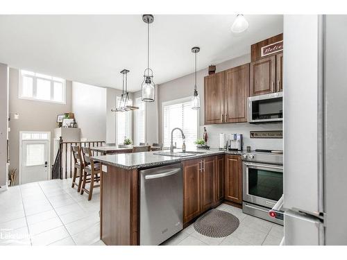 19 Falvo Street, Wasaga Beach, ON - Indoor Photo Showing Kitchen With Upgraded Kitchen