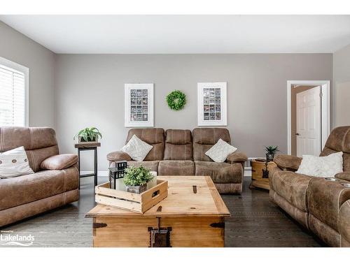 19 Falvo Street, Wasaga Beach, ON - Indoor Photo Showing Living Room