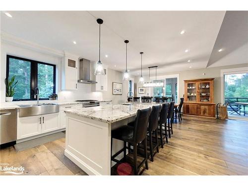 5 Alpine Court, Collingwood, ON - Indoor Photo Showing Kitchen With Upgraded Kitchen