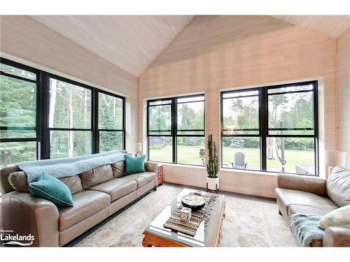 5 Alpine Court, Collingwood, ON - Indoor Photo Showing Living Room