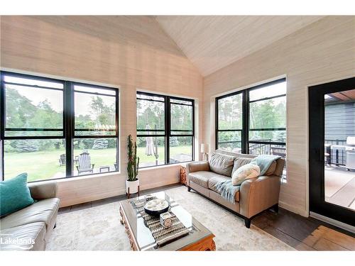 5 Alpine Court, Collingwood, ON - Indoor Photo Showing Living Room