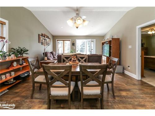 54 New York Avenue, Wasaga Beach, ON - Indoor Photo Showing Dining Room