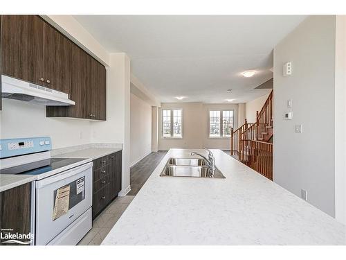 207 Village Gate Drive, Wasaga Beach, ON - Indoor Photo Showing Kitchen With Double Sink