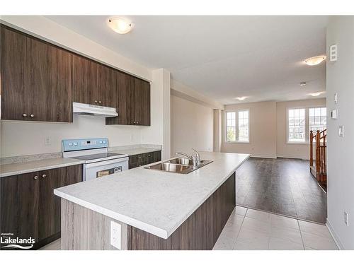 207 Village Gate Drive, Wasaga Beach, ON - Indoor Photo Showing Kitchen With Double Sink