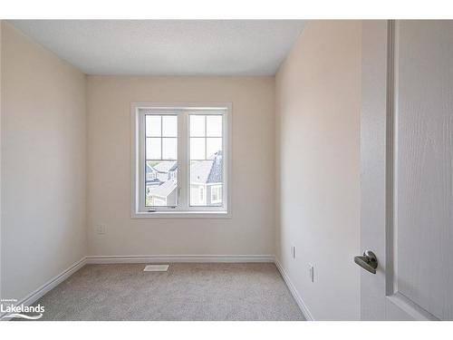 207 Village Gate Drive, Wasaga Beach, ON - Indoor Photo Showing Other Room