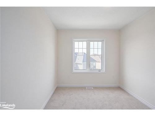 207 Village Gate Drive, Wasaga Beach, ON - Indoor Photo Showing Other Room