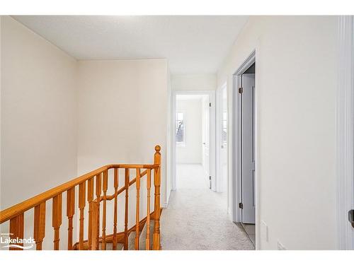 207 Village Gate Drive, Wasaga Beach, ON - Indoor Photo Showing Other Room