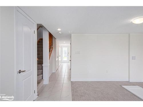 207 Village Gate Drive, Wasaga Beach, ON - Indoor Photo Showing Other Room