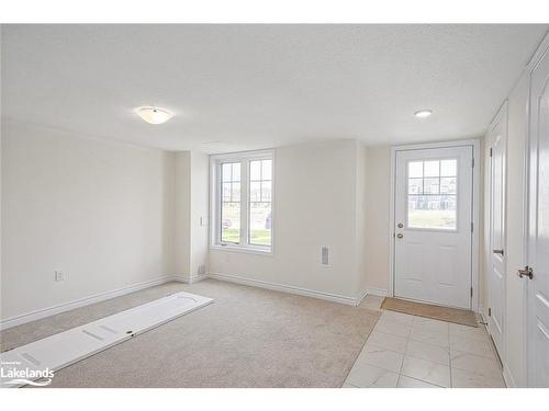 207 Village Gate Drive, Wasaga Beach, ON - Indoor Photo Showing Other Room