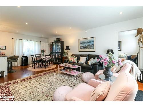 121 Birch Street, Collingwood, ON - Indoor Photo Showing Living Room