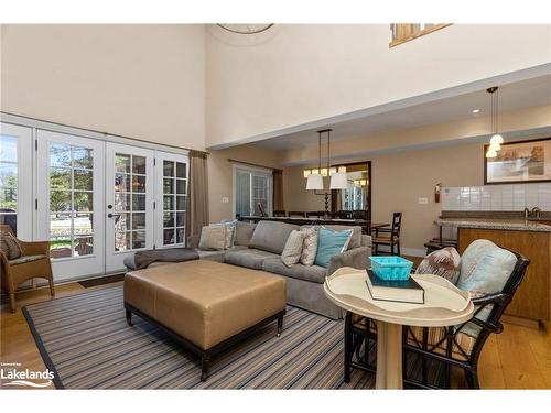 602 Glen Abbey Way, Mactier, ON - Indoor Photo Showing Living Room