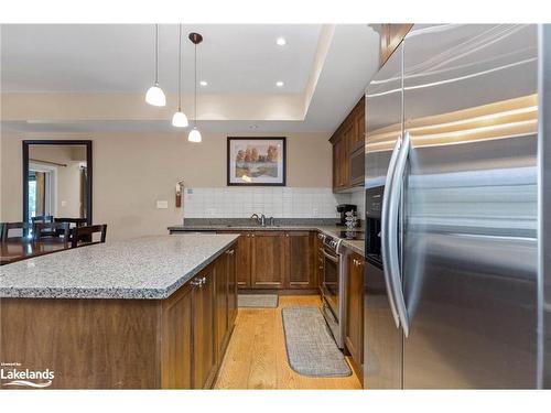 602 Glen Abbey Way, Mactier, ON - Indoor Photo Showing Kitchen With Double Sink With Upgraded Kitchen