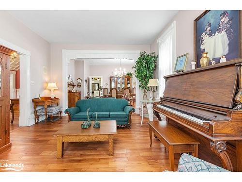 63 Bridge Street, Meaford, ON - Indoor Photo Showing Living Room