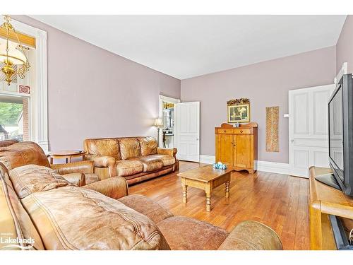 63 Bridge Street, Meaford, ON - Indoor Photo Showing Living Room