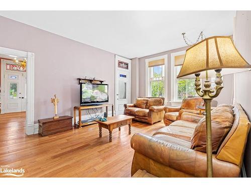 63 Bridge Street, Meaford, ON - Indoor Photo Showing Living Room