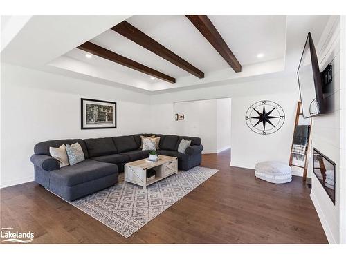 135 Plewes Drive, Collingwood, ON - Indoor Photo Showing Living Room