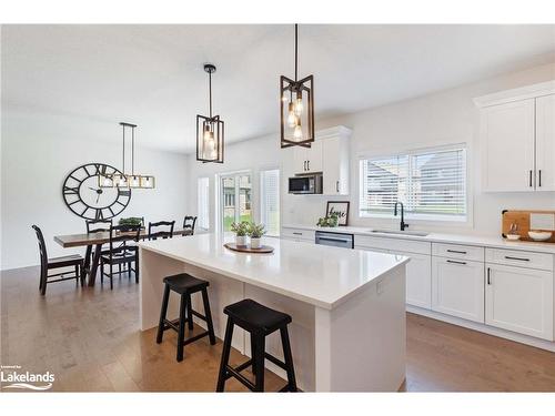 135 Plewes Drive, Collingwood, ON - Indoor Photo Showing Kitchen With Upgraded Kitchen