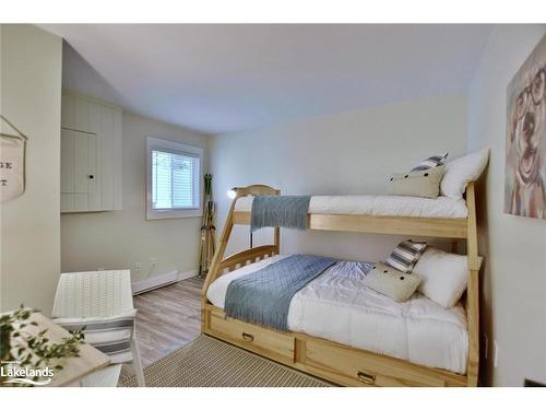 207 Escarpment Crescent, Collingwood, ON - Indoor Photo Showing Bedroom