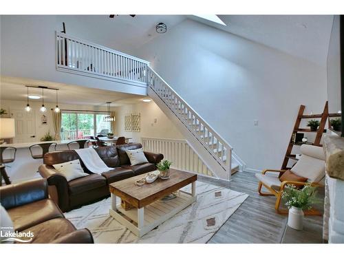 207 Escarpment Crescent, Collingwood, ON - Indoor Photo Showing Living Room