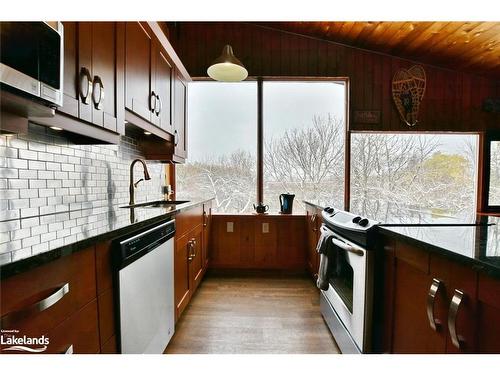 163 Tyrolean Lane, The Blue Mountains, ON - Indoor Photo Showing Kitchen