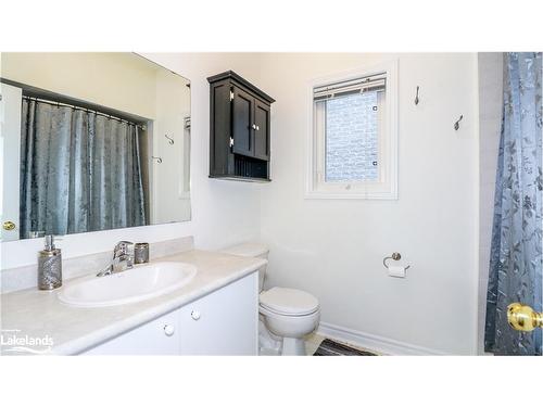 38 Mcintyre Drive, Barrie, ON - Indoor Photo Showing Bathroom