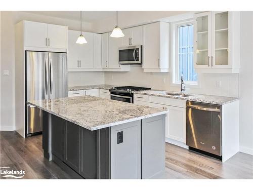 359 Yellow Birch Crescent, The Blue Mountains, ON - Indoor Photo Showing Kitchen With Double Sink With Upgraded Kitchen