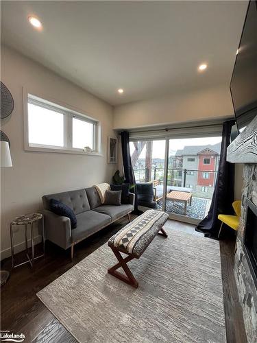 301-12 Beckwith Lane, The Blue Mountains, ON - Indoor Photo Showing Living Room