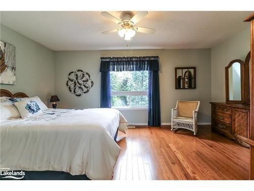 34 Cranberry Heights, Wasaga Beach, ON - Indoor Photo Showing Bedroom