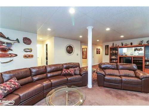 34 Cranberry Heights, Wasaga Beach, ON - Indoor Photo Showing Living Room