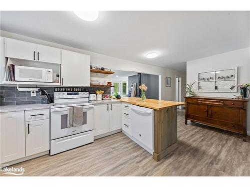 51 Louis Avenue, Tiny Twp, ON - Indoor Photo Showing Kitchen