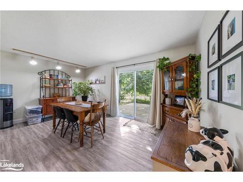 51 Louis Avenue, Tiny Twp, ON - Indoor Photo Showing Dining Room