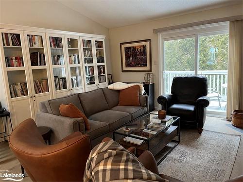 68-149 Fairway Crescent, Collingwood, ON - Indoor Photo Showing Living Room