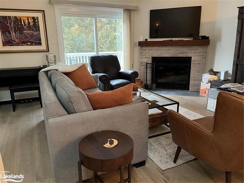 68-149 Fairway Crescent, Collingwood, ON - Indoor Photo Showing Living Room With Fireplace