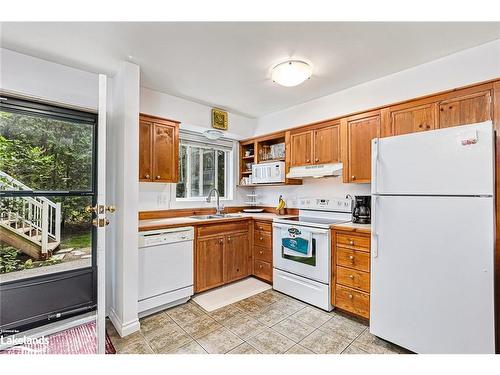 313-5 Dawson Drive, Collingwood, ON - Indoor Photo Showing Kitchen With Double Sink