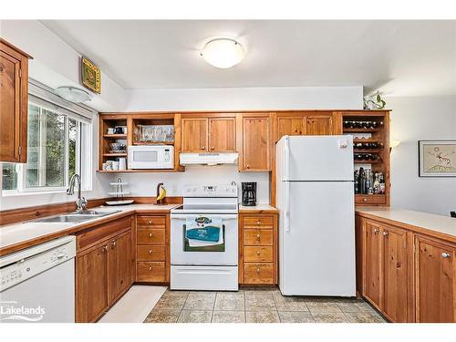 313-5 Dawson Drive, Collingwood, ON - Indoor Photo Showing Kitchen With Double Sink