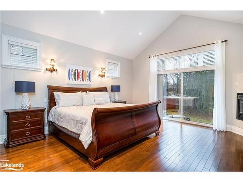 111 Earl Street, Wasaga Beach, ON - Indoor Photo Showing Bedroom