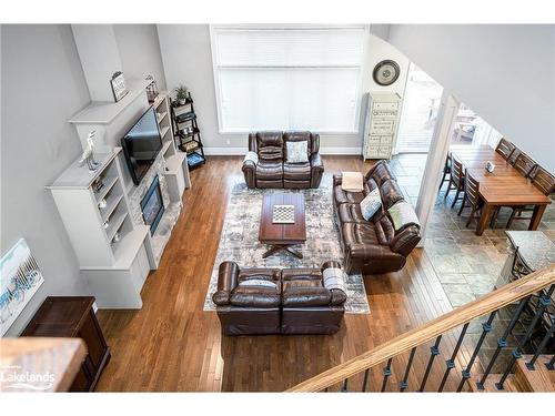 111 Earl Street, Wasaga Beach, ON - Indoor Photo Showing Living Room