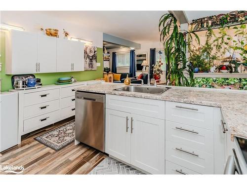 11 Madeline Street, Huntsville, ON - Indoor Photo Showing Kitchen