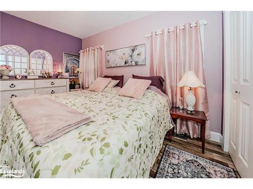 11 Madeline Street, Huntsville, ON - Indoor Photo Showing Bedroom