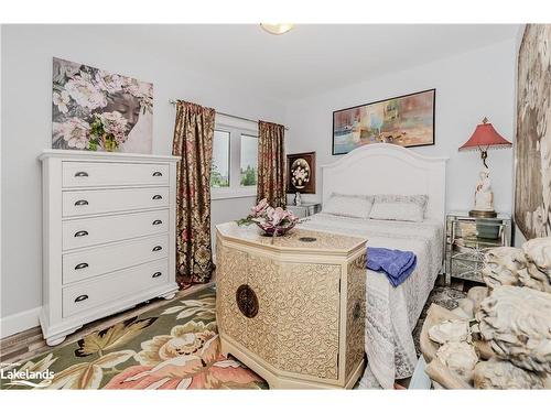 11 Madeline Street, Huntsville, ON - Indoor Photo Showing Bedroom