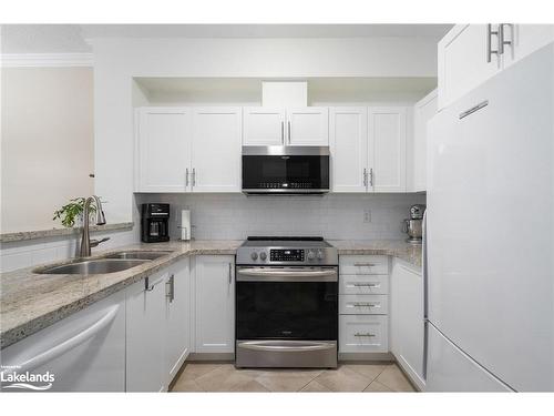 19-110 Napier Street, The Blue Mountains, ON - Indoor Photo Showing Kitchen With Double Sink