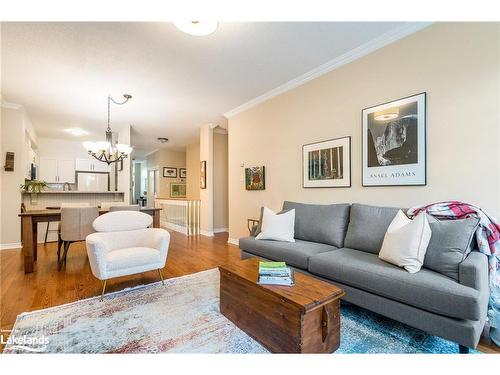 19-110 Napier Street, The Blue Mountains, ON - Indoor Photo Showing Living Room