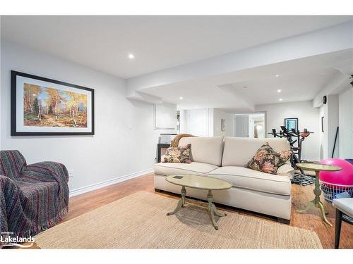 19-110 Napier Street, The Blue Mountains, ON - Indoor Photo Showing Living Room