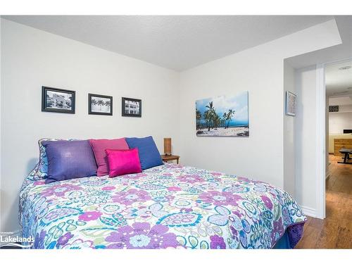 19-110 Napier Street, The Blue Mountains, ON - Indoor Photo Showing Bedroom