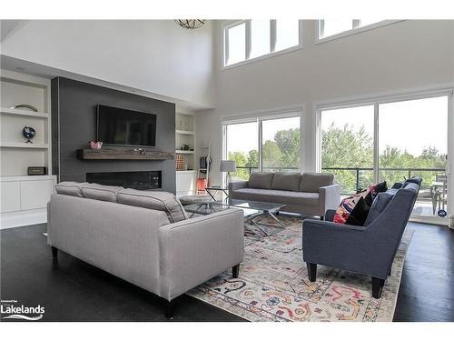 111 Crestview Court, The Blue Mountains, ON - Indoor Photo Showing Living Room With Fireplace